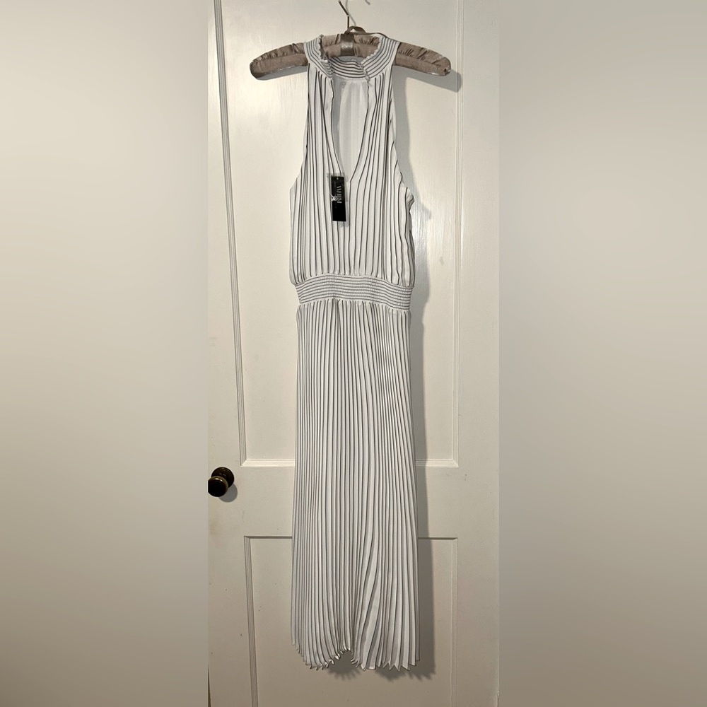 NWT WHITE HOUSE BLACK MARKET DRESS SIZE 4